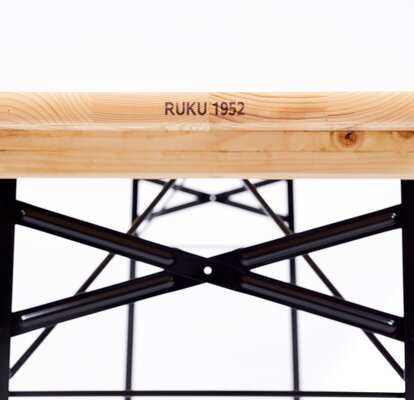 The front of the beer table was printed using ink printing.