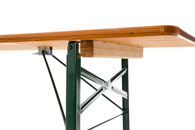 The stacking ledges protect the set during stacking, transportation and disassembly.