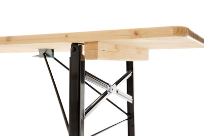 The stacking ledges protect the set during stacking, transportation and disassembly.