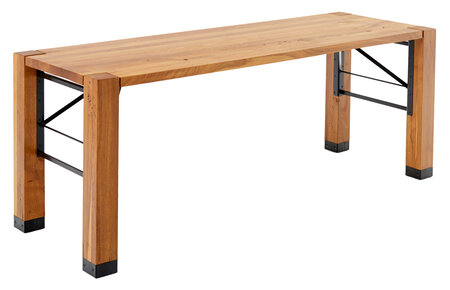 The table of the design set Lago is set up.