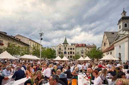 At Dine, Wine & Music, beer garden table sets were set up so that people could enjoy wine and food.